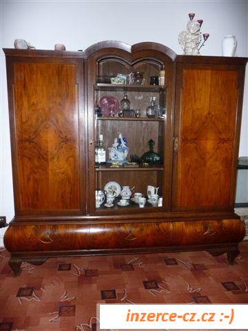 Starožitná skříň Chippendale