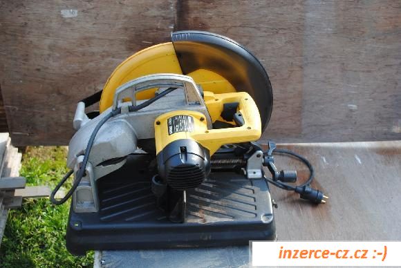 Prodám pilu Dewalt