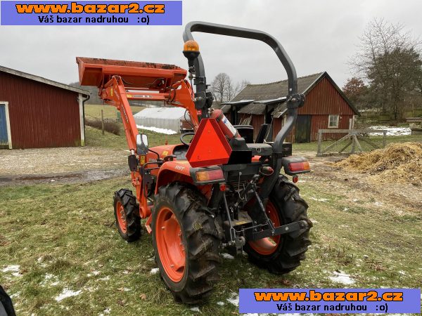 Traktor Kubota L1361 s předním nakladačem