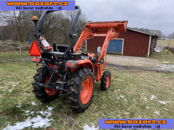 Traktor Kubota L1361 s předním nakladačem