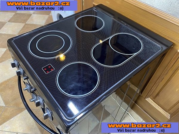 Sporák sklokeramický GORENJE šíře 50 cm hnědý horkovzduch