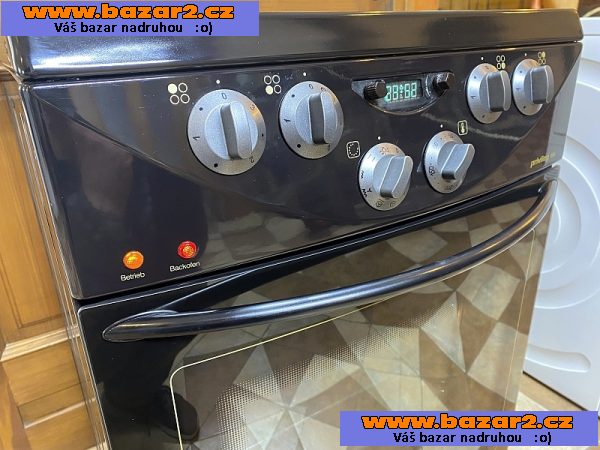 Sporák sklokeramický GORENJE šíře 50 cm hnědý horkovzduch
