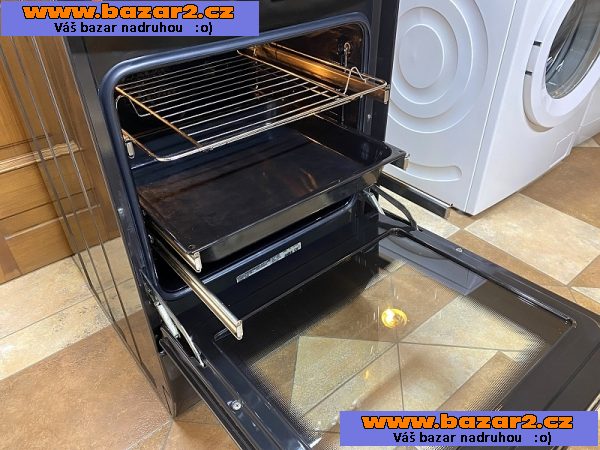Sporák sklokeramický GORENJE šíře 50 cm hnědý horkovzduch
