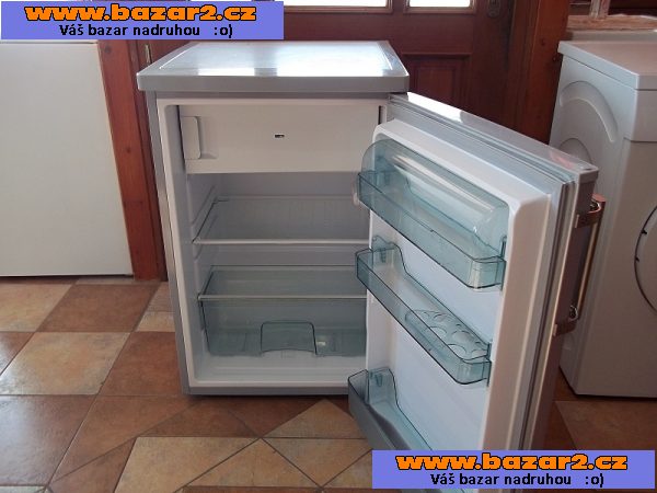Lednice s mrazáčkem EXQUISIT stříbrná