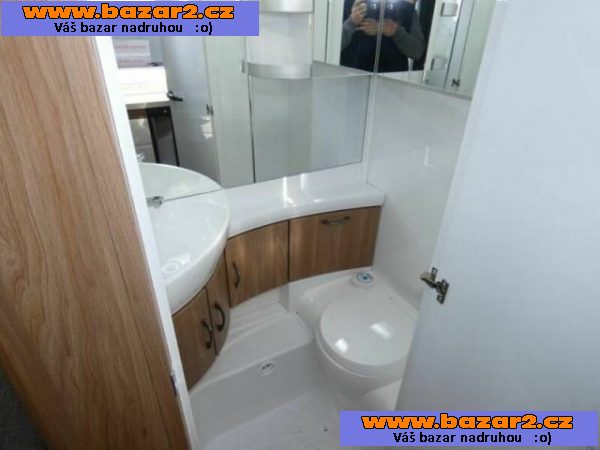 Hobby De Luxe 490 KMF karavan nový