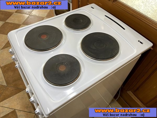 Sporák elektrický AMICA šíře 50 cm horkovzduch