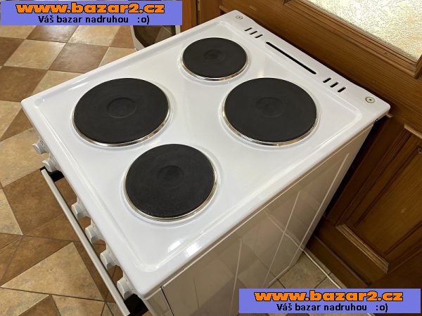 (02) Sporák elektrický GORENJE šíře 50 cm
