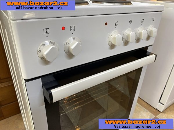(02) Sporák elektrický GORENJE šíře 50 cm