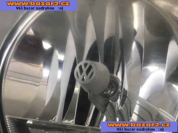 VW Polo 2007 (Přední pravé světlo) ID014