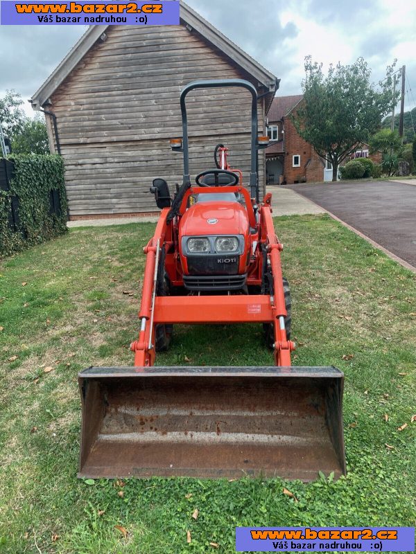  Traktor Kioti CKc-L20 + čelní nakladač