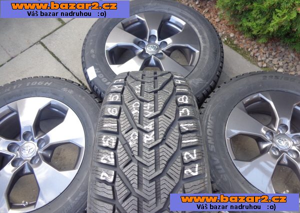 nová Toyota RAV4 zcela nová zimní sada kol 225/65r17 vč.TPMS
