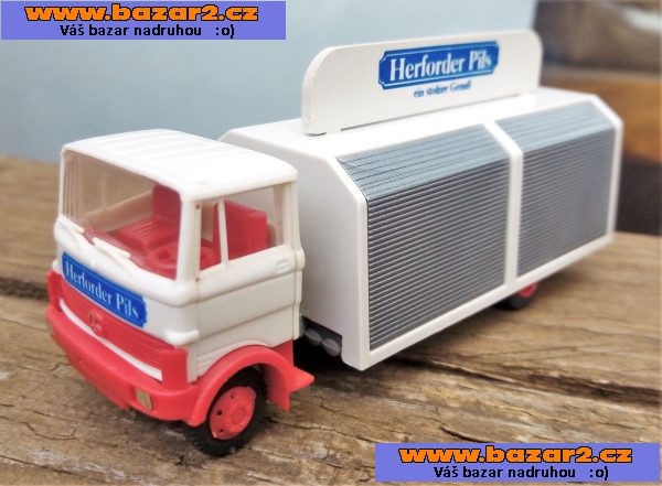 Mercedes. Nákladní auto. Rozvoz nápojů. Měřítko1:87.