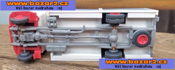 Mercedes. Nákladní auto. Rozvoz nápojů. Měřítko1:87.