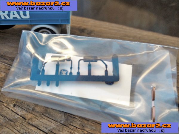 Herpa. Mercedes nákladní auto. Přívěs. Měřítko 1:87. Délka cca 22 cm
