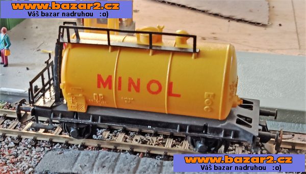 DR nákladní cisternový vůz Minol. Na TT. Spřáhla očka. Měřítko 1:120