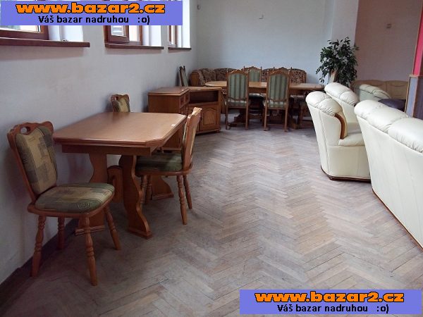 NÁBYTEK: sedací spoupravy kožené i látkové, sedačky, křeska, skříně, komod