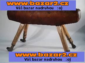 Koupím staré sportovní náčiní, koně, kozu, žíněnky