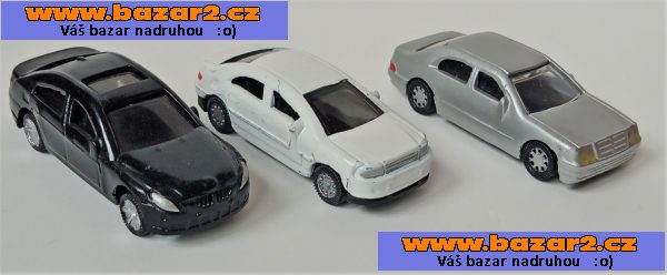 Set tří osobních vozů na kolejiště H0