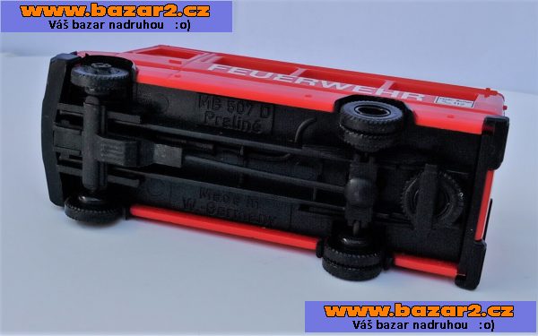 Praline. Mercedes MB 507D. Záchranáři. Délka 8cm.