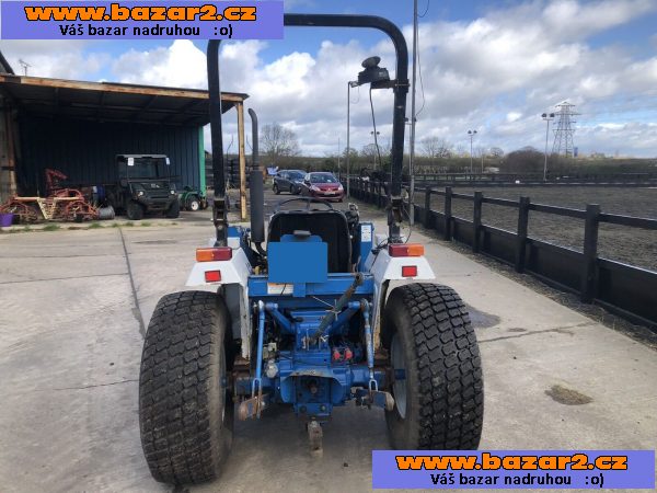 Funkční malotraktor New Holland 1V2OO