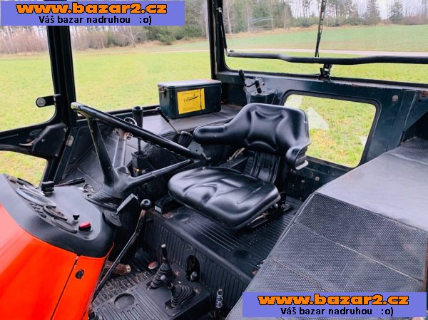  Traktor s čelním nakladačem Zetor 7245