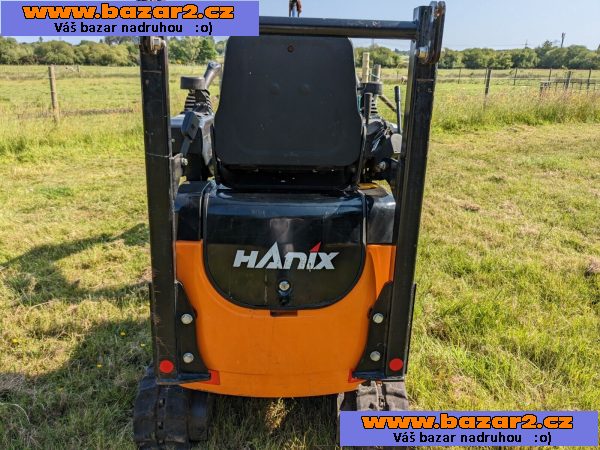 Minibagr Hanix HD09D - velmi dobrý stav