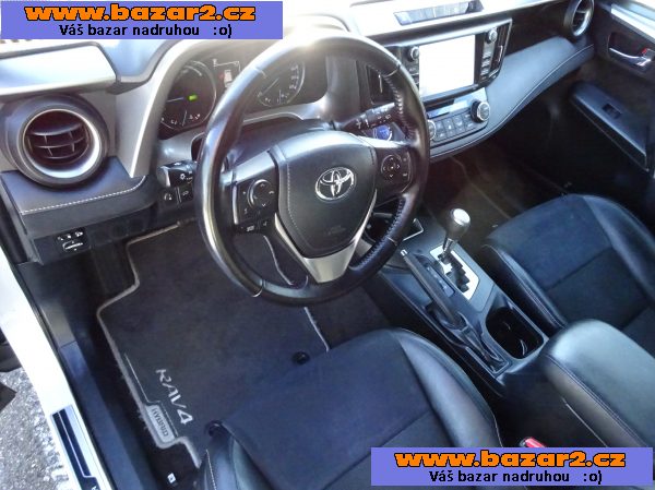 Toyota Rav4 2.5i Hybrid r.v.2016 2.Maj.servis ČR 