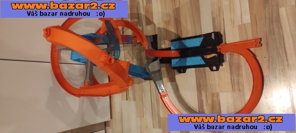 Autodráha Hot Wheels Sky Crash Tower Track