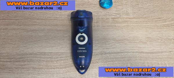 Holící strojek Philips + krém
