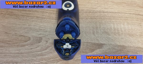 Holící strojek Philips + krém