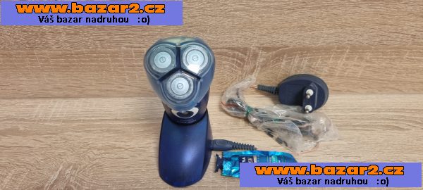 Holící strojek Philips + krém