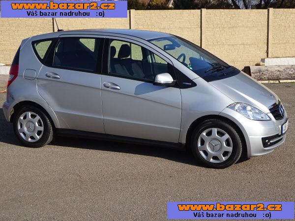 Mercedes Benz A 160 r.v.2011 manuál (servisní historie)