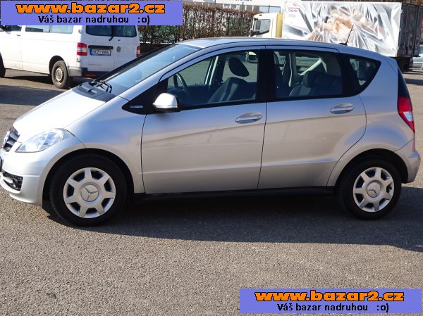 Mercedes Benz A 160 r.v.2011 manuál (servisní historie)