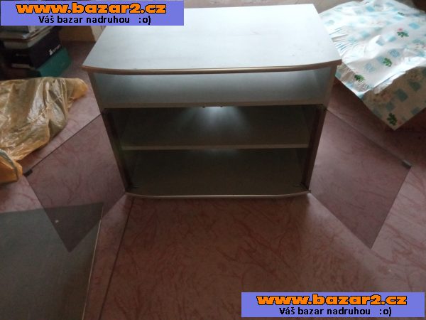 Skříňka pod TV 