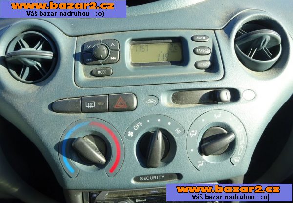 Toyota Yaris 1.0i r.v.2002 (48 kw) Koupeno v ČR