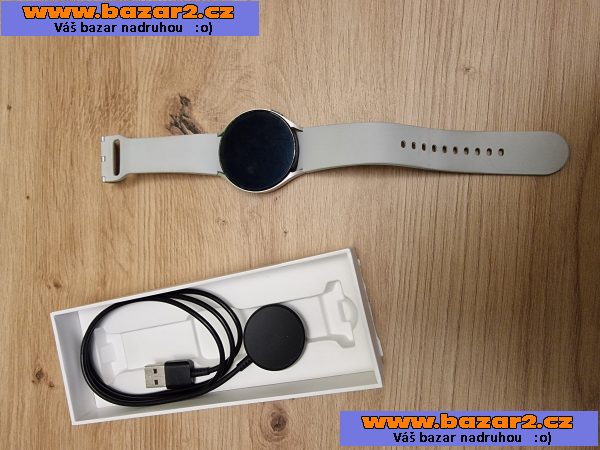 Samsung Galaxy Watch4 44mm, Stříbrné použité
