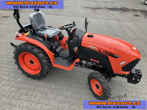 Traktor - malotraktor 26 koní, 4x4 na SPZ