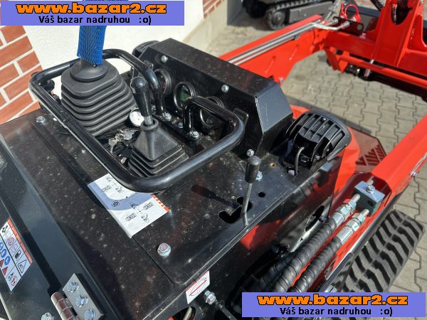 Smykový nakladač CR800- Kubota, 17,1 KW-3, inzerce-cz.cz Smykový nakladač CR800- Kubota, 17,1 KW