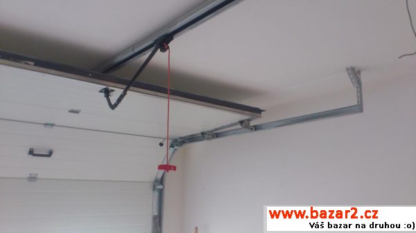 Sekční garážová vrata LiftMaster 