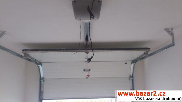 Sekční garážová vrata LiftMaster 