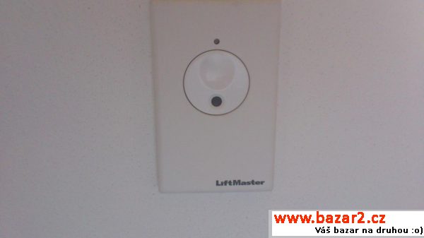 Sekční garážová vrata LiftMaster 