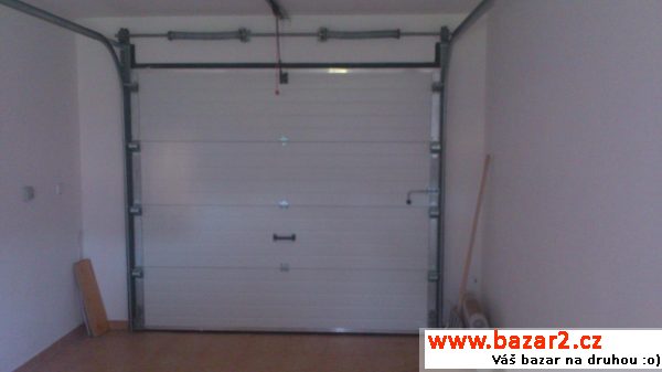 Sekční garážová vrata LiftMaster 