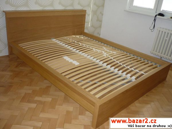 Zánovní dřevěná ložnice