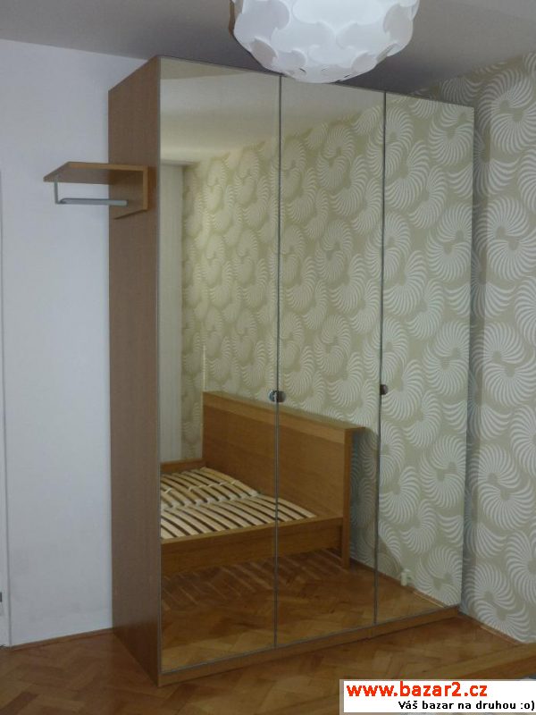 Zánovní dřevěná ložnice