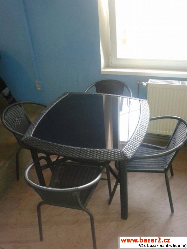 Nový zahradní nábytek