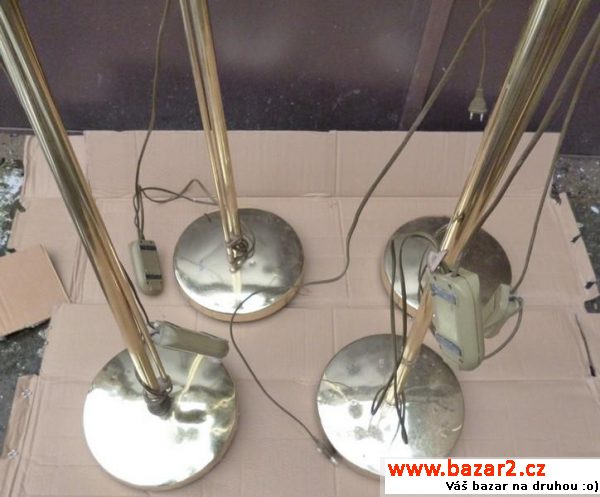 Stojací lampu se stmívačem 