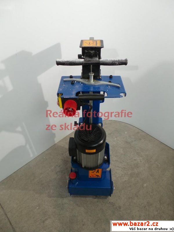 Štípač na dřevo Scheppach HL 710