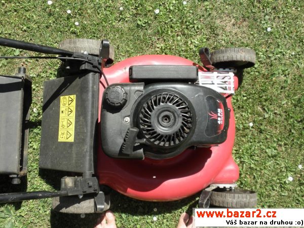 Čtyřtaktní motorovou sekačku