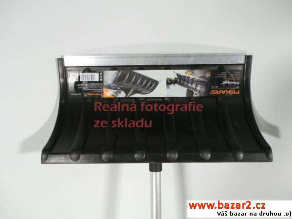 Hrablo Fiskars Roller SnowXpert