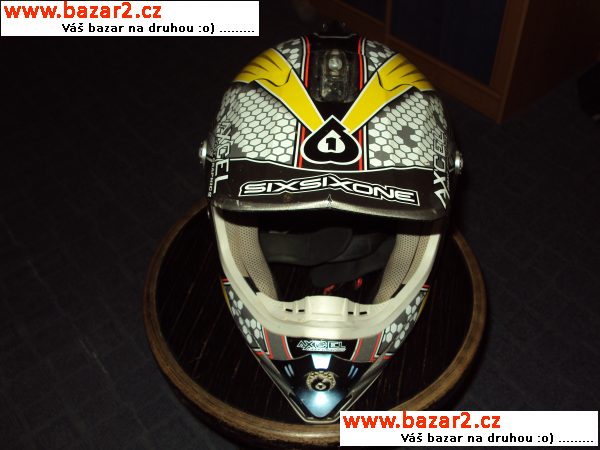 Přilba Sixsixone